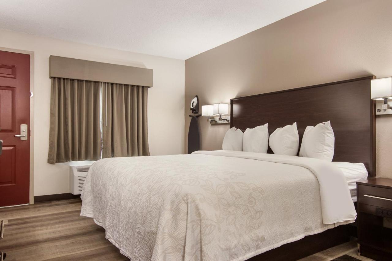 Red Roof Inn Plus & Suites Erie Exterior photo